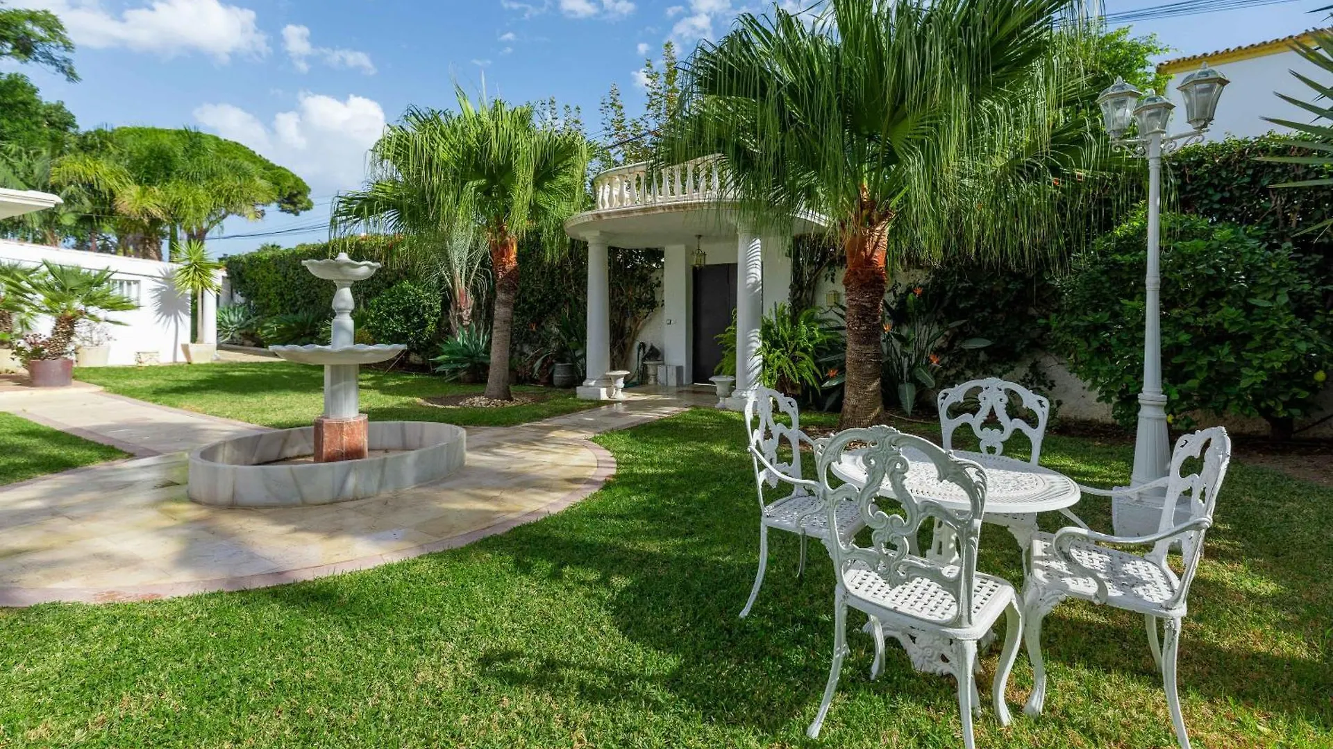 Lovely Villa Las Palmeras Marbella Spanje